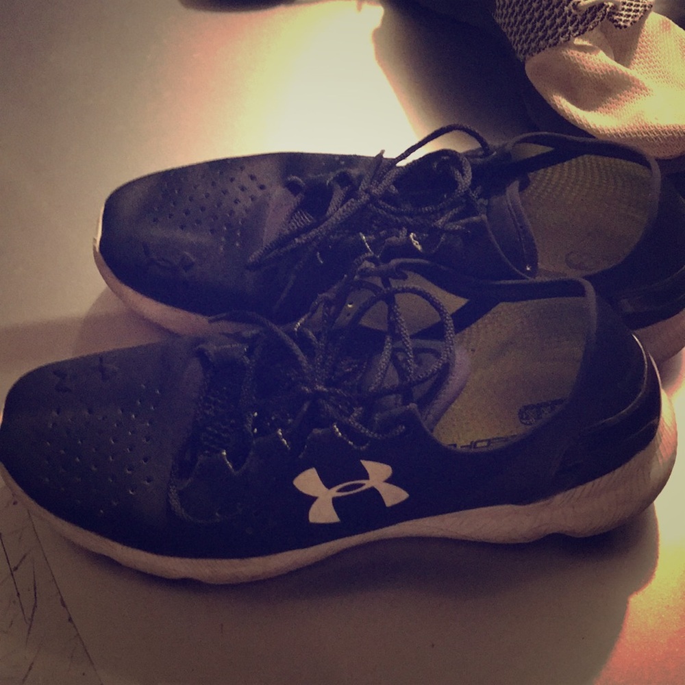 Under Armour Speed Forms!! Size 12! Barely used!